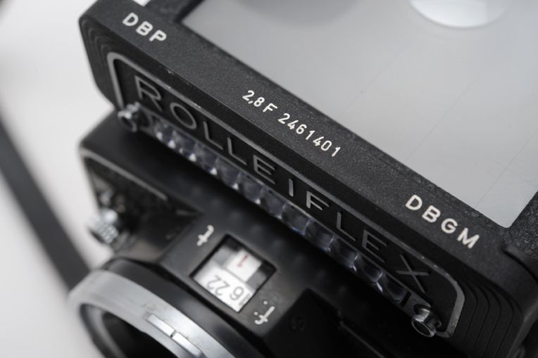 Rolleiflex 2.8F 12/24 type 2 w/Zeiss Planar 80mm 2.8 lens  