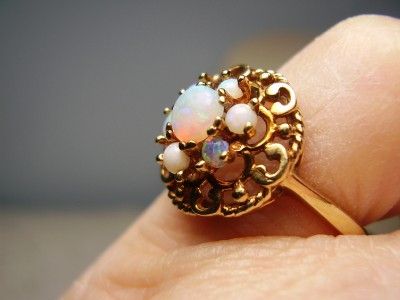 Beautiful Vintage 10K Yellow Gold Opal Ring  